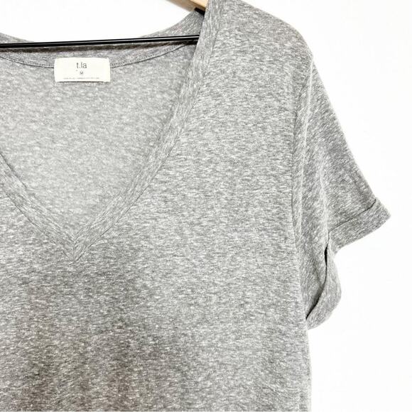 ANTHROPOLOGIE T.LA GREY AND BLACK V-NECK FLORAL PATTERN SHIRT SIZE MEDIUM - Picture 3 of 4